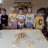 2 Żółty poczęstunek