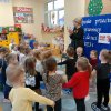 Czytanie dzieciom przez zaproszonych gości 