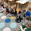 Czytanie dzieciom przez zaproszonych gości 