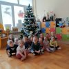 Ubieranie choinki w sali