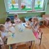 Plastikowa but. w coś niezwykłego zaklęta