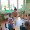 Plastikowa but. w coś niezwykłego zaklęta