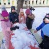 8.Zabawy na śniegu