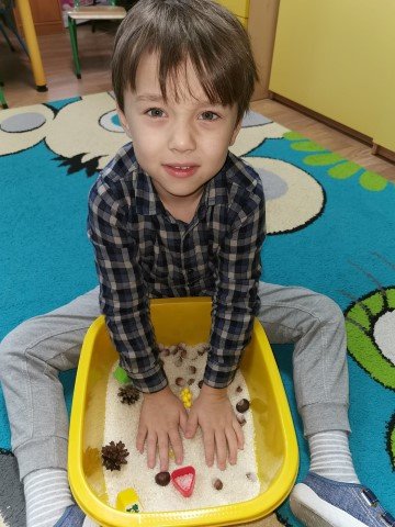 „Skrzaty i Słoneczka  lubią zabawy sensoryczne”