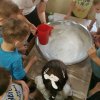 „Skrzaty i Słoneczka  lubią zabawy sensoryczne”