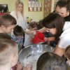 „Skrzaty i Słoneczka  lubią zabawy sensoryczne”