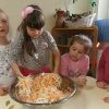 „Skrzaty i Słoneczka  lubią zabawy sensoryczne”