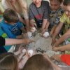 „Skrzaty i Słoneczka  lubią zabawy sensoryczne”