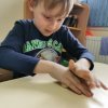 „Skrzaty i Słoneczka  lubią zabawy sensoryczne”