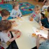 Biedronki robią sałatkę owocową