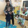 Biedronki poznają pracę malarza