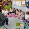 Rodzice czytają dzieciom